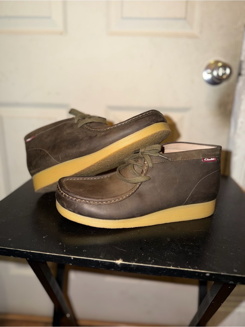 Clarks Men's Olive Green Chukka Wallabee Boots with Gum Sole